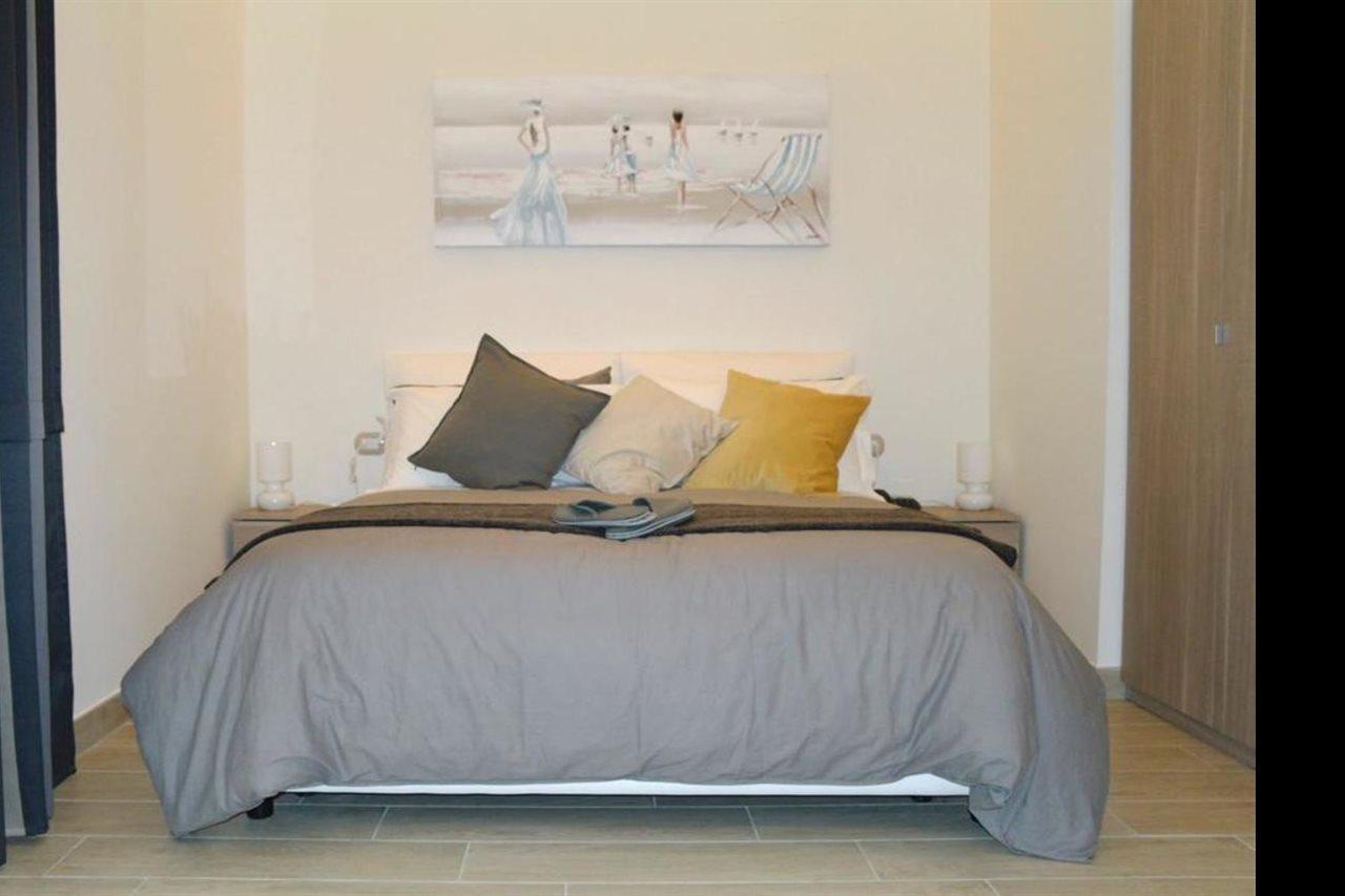 Chiaia 216 Bed & Breakfast 2*