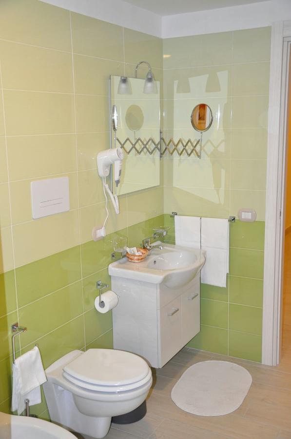 Chiaia 216 Bed & Breakfast 2*