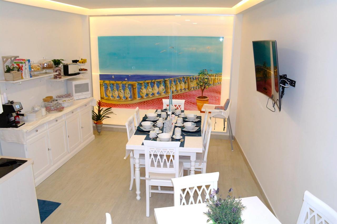 Chiaia 216 Bed & Breakfast Napels