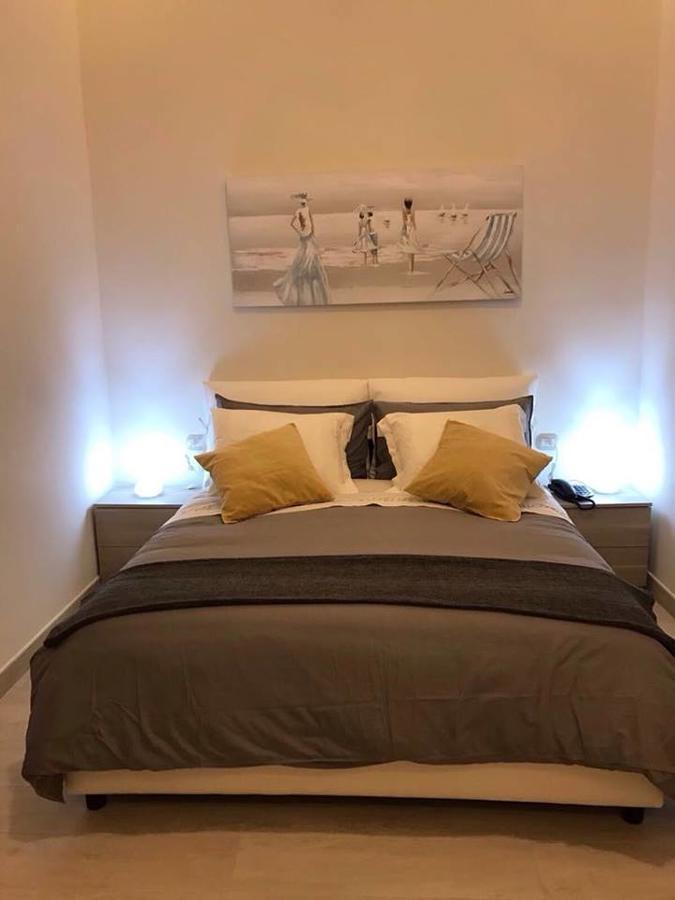 Chiaia 216 Bed & Breakfast 2*